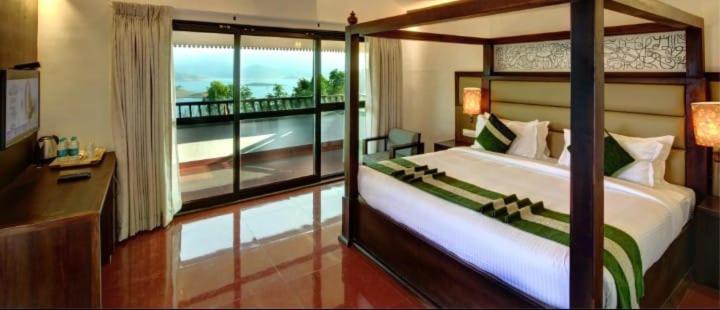 คอนทัวร์ ไอส์แลนด์ รีสอร์ต แอนด์ สปา Hotel Tariyod ภายนอก รูปภาพ
