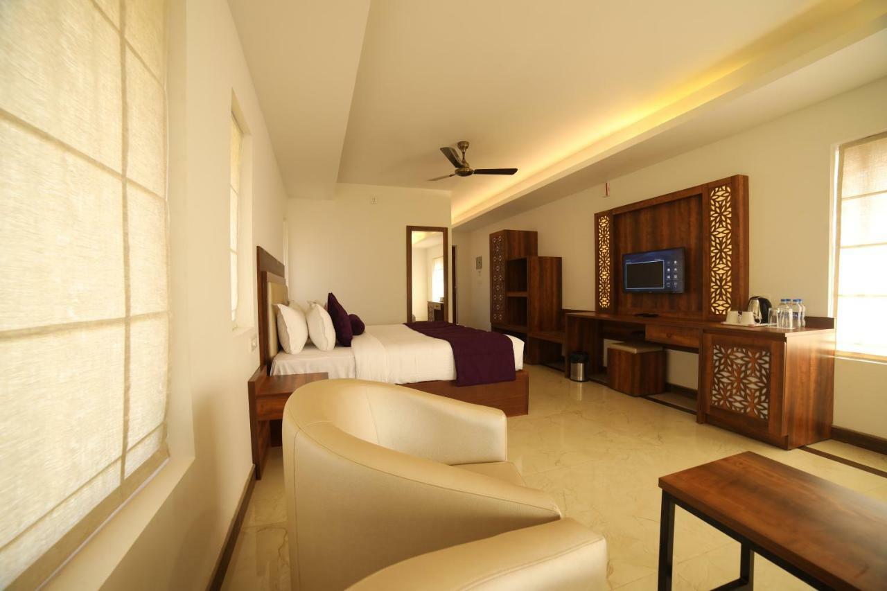 คอนทัวร์ ไอส์แลนด์ รีสอร์ต แอนด์ สปา Hotel Tariyod ภายนอก รูปภาพ